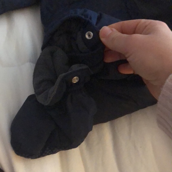 Baby Gap snowsuit ☃️ 6-12 months (like new condition) - Picture 5 of 6